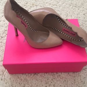 Betsey Johnson raciee patent leather pumps